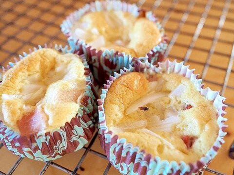 おかずカップケーキ☆ベーコンと玉ねぎを入れて